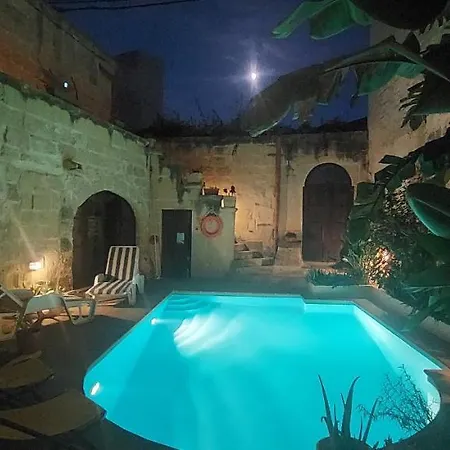 Haven Farmhouse With Private Pool ガルブ